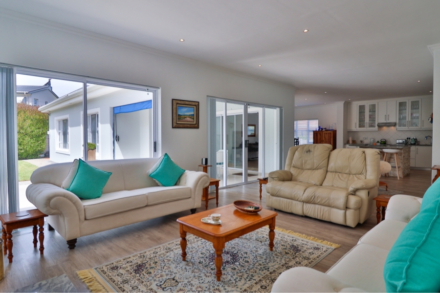 4 Bedroom Property for Sale in Sandbaai Western Cape